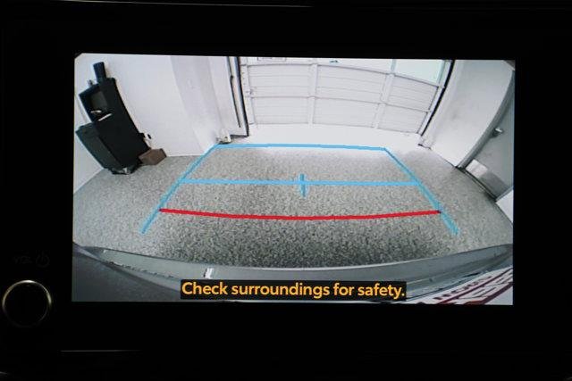 2025 Toyota Highlander LE - Photo 21