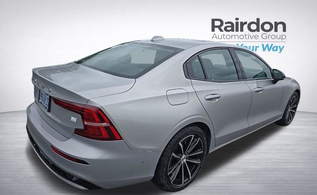 Used 2023  Volvo T8 Plus Dark Theme image 4