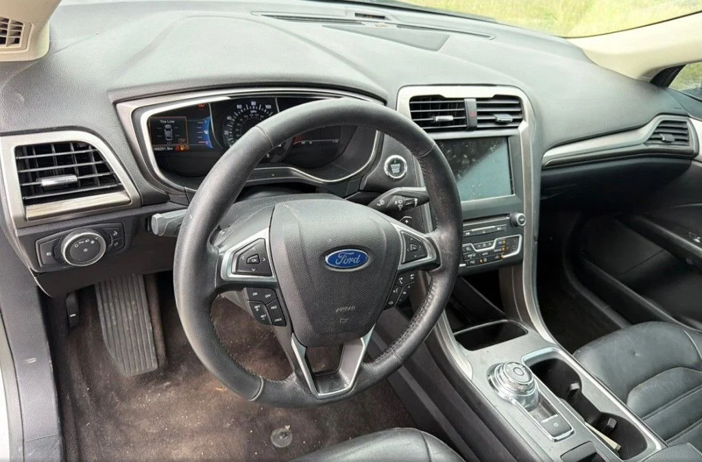 Used 2017 Silver Ford SE image 9