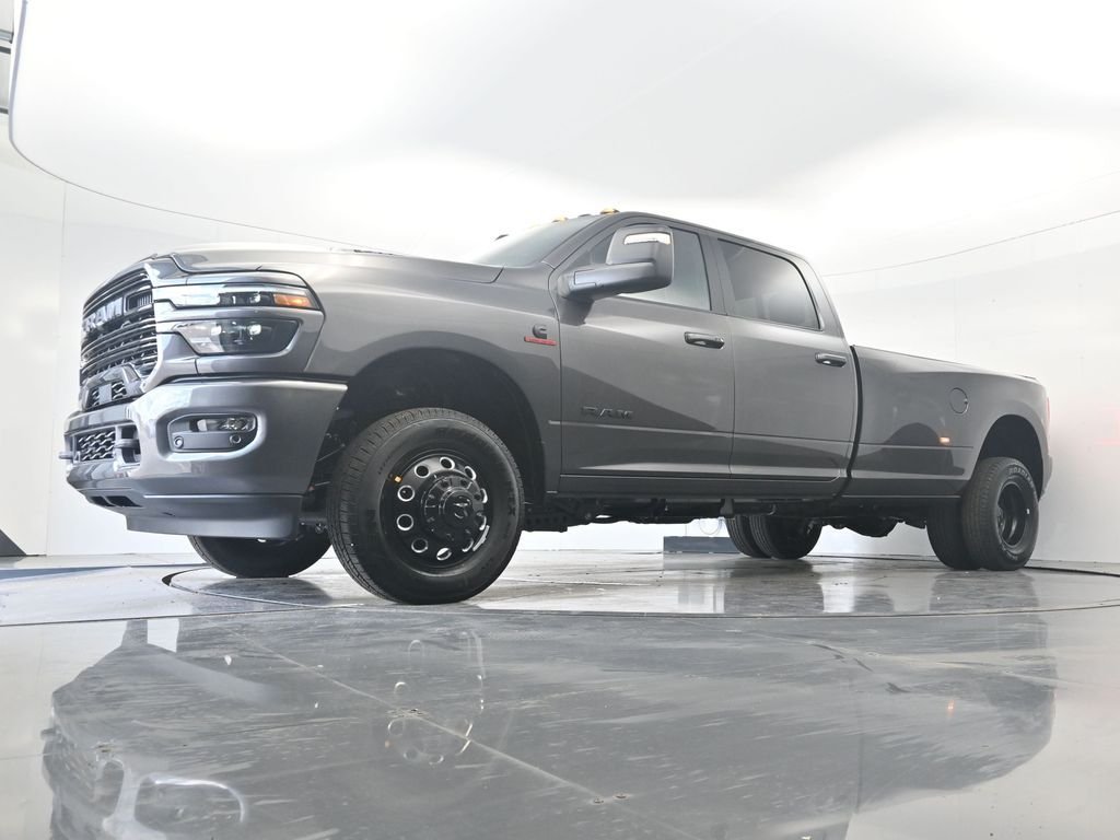 New 2026 Granite Crystal Metallic Clear-Coat Exterior Paint RAM Laramie image 34