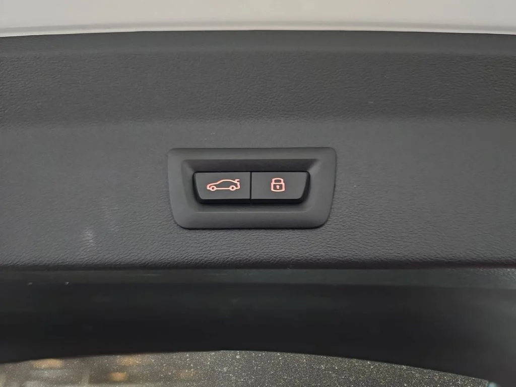 Used 2024 Alpine White BMW xDrive30i image 13