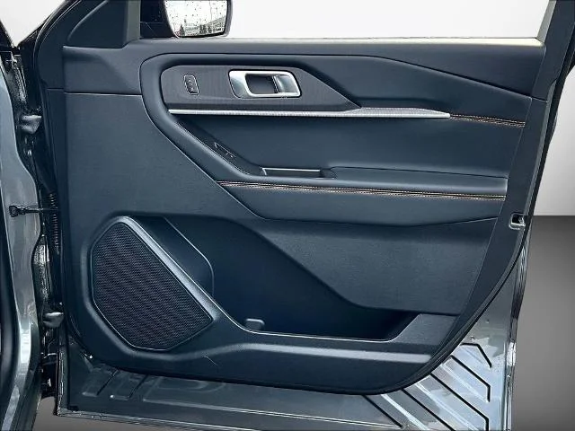 New 2026 Carbonized Gray Metallic Ford Tremor® image 60