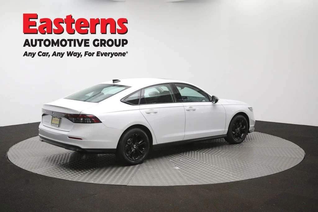 Used 2025 White Honda SE image 40