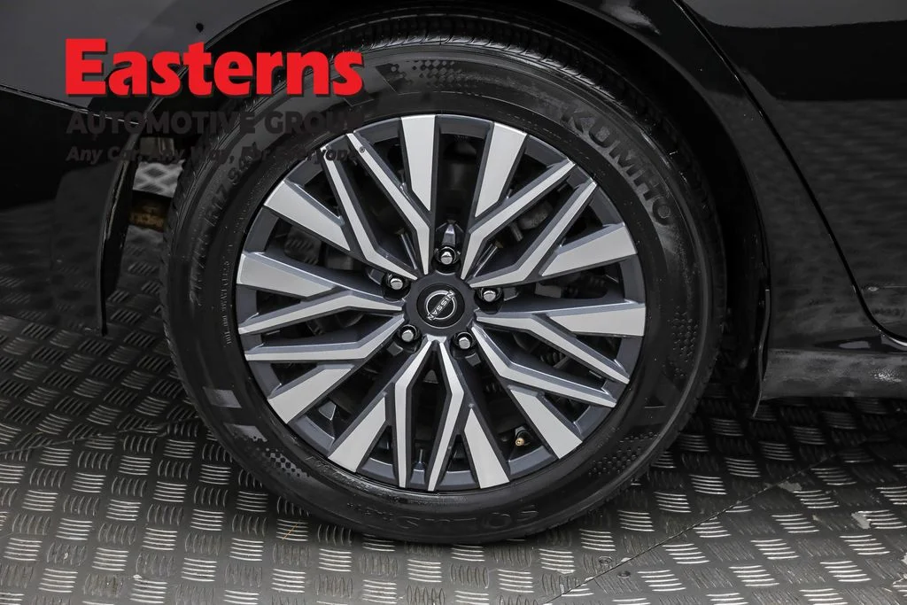 Used 2024 Black Nissan 2.5 SV image 28