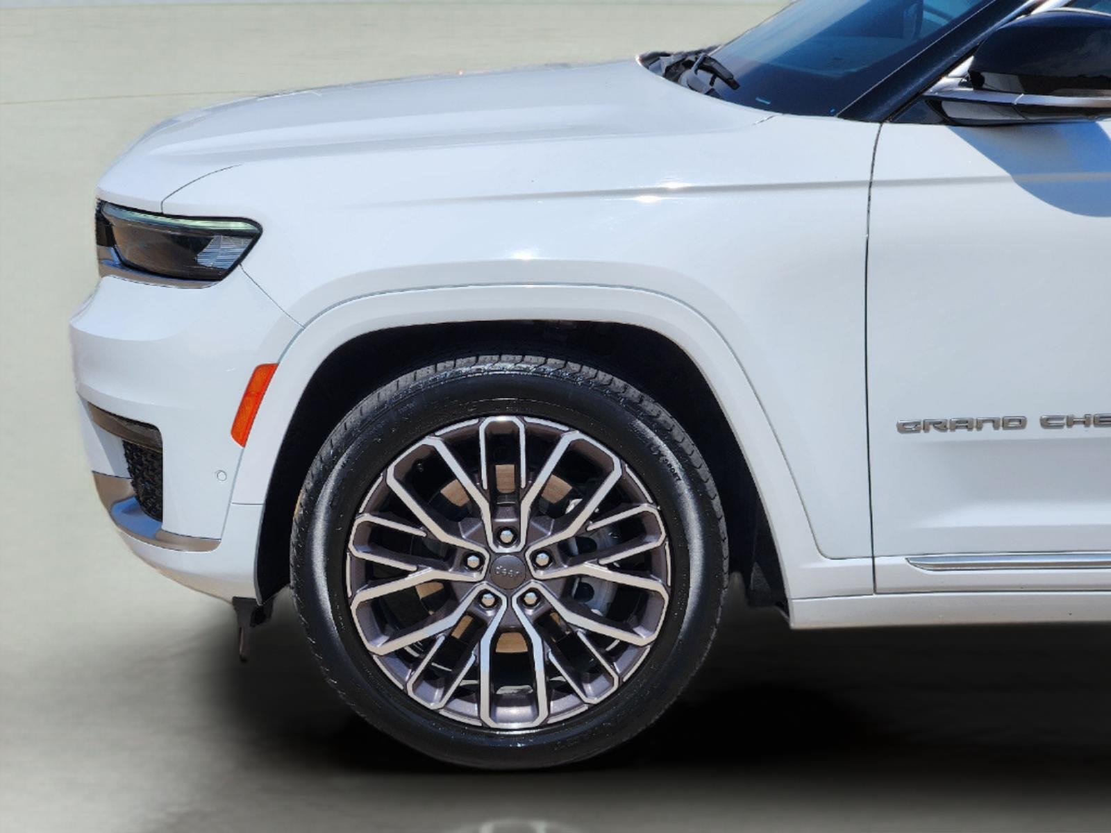 Used 2025 Bright White Clearcoat Jeep Summit Reserve image 8