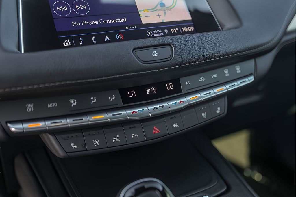 Used 2022  Cadillac Premium Luxury image 22