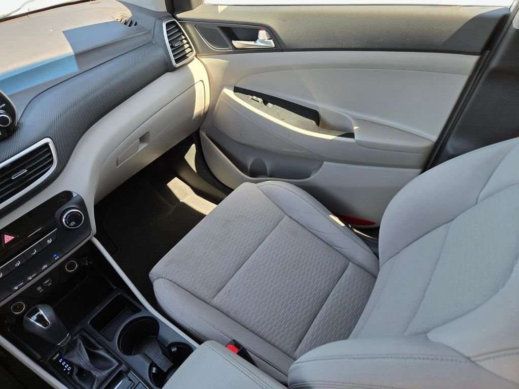 Used 2019 White Hyundai SE image 19