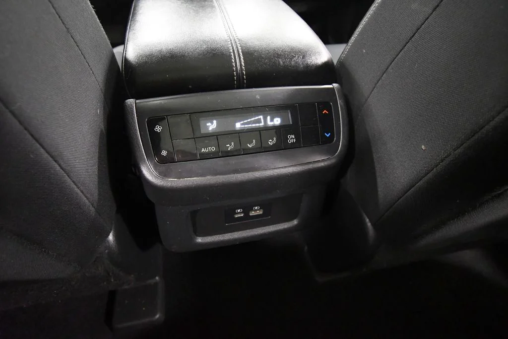 Used 2022 White Nissan SV image 17