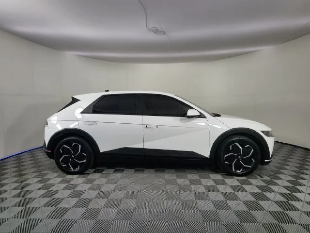 Used 2024 White Hyundai SEL image 6