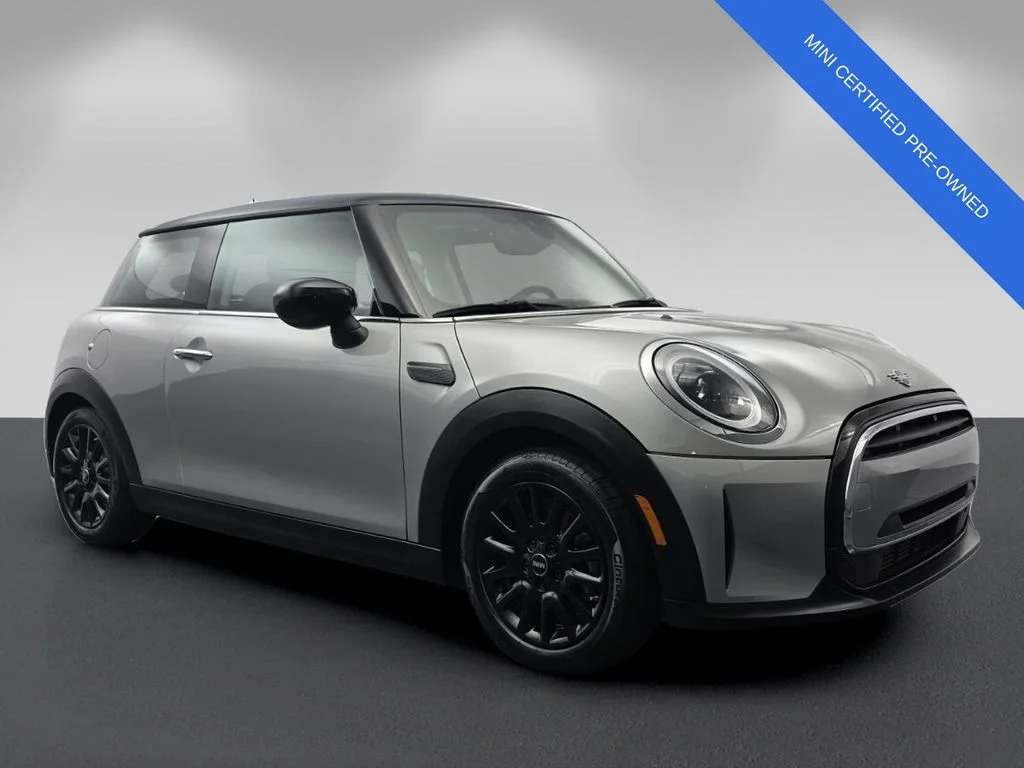2024 MINI Hardtop Cooper's photo