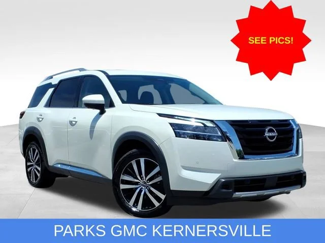 2023 Nissan Pathfinder Platinum 4WD's photo