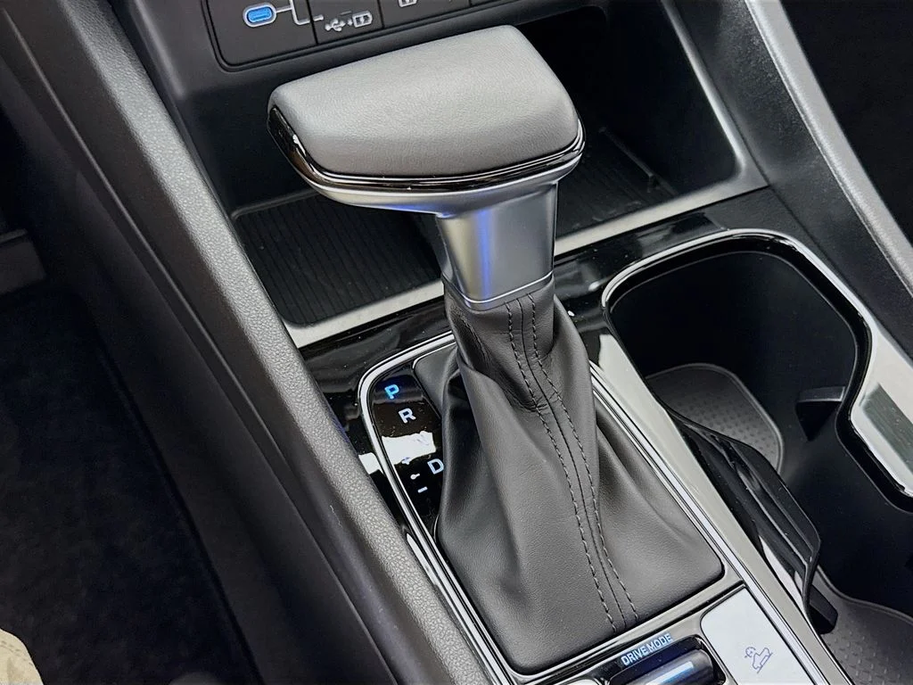2025 Hyundai Santa Cruz Limited - Photo 17