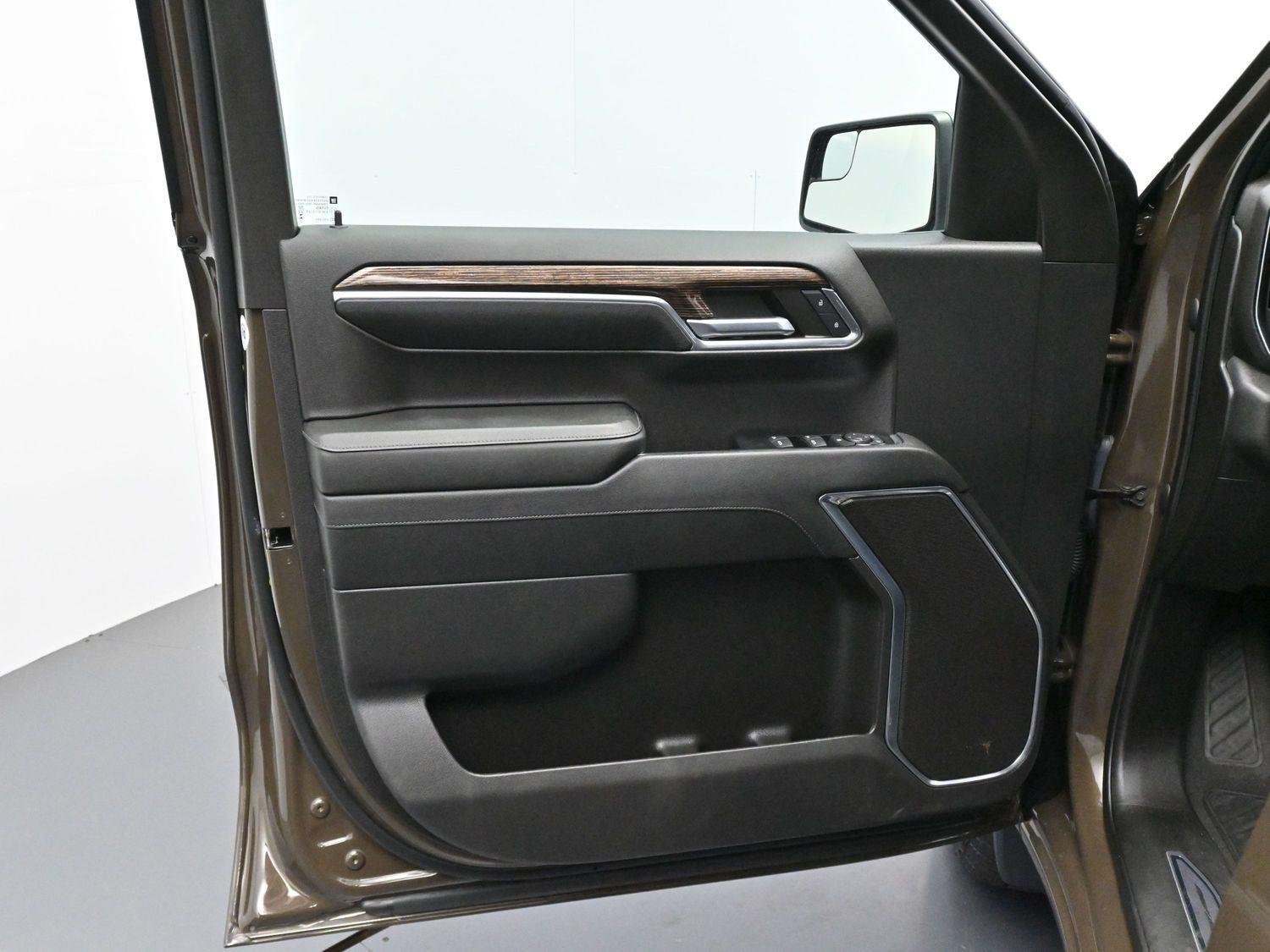 Used 2023 Deep Bronze Metallic GMC Elevation image 9