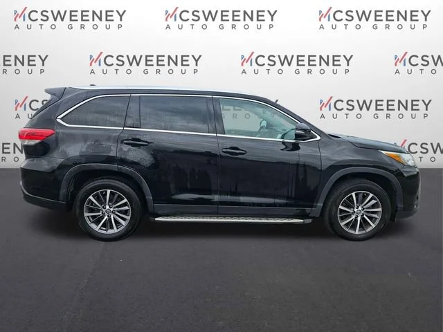 Used 2019  Toyota SE image 6