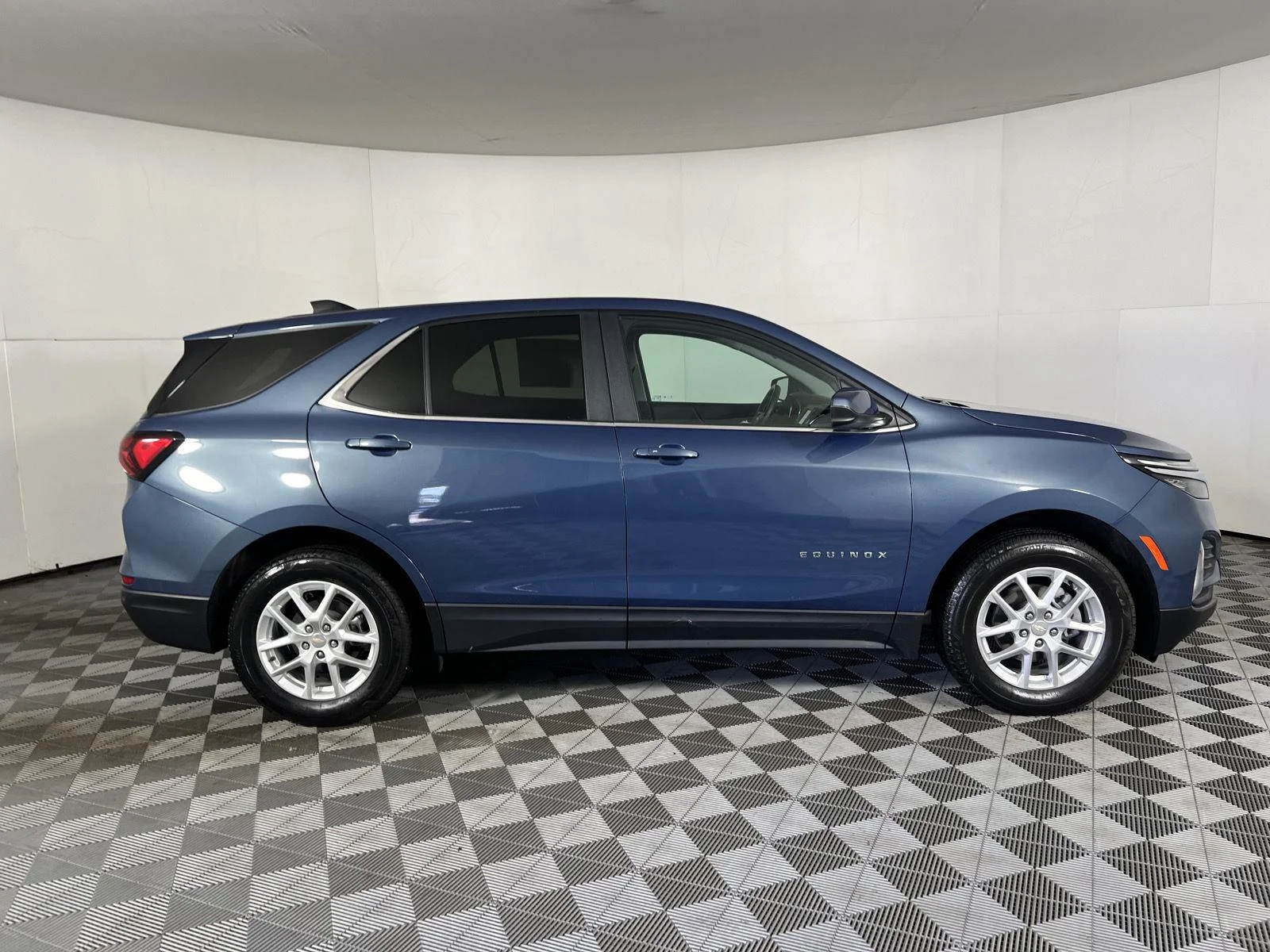 Used 2024 Lakeshore Blue Metallic Chevrolet LT image 29
