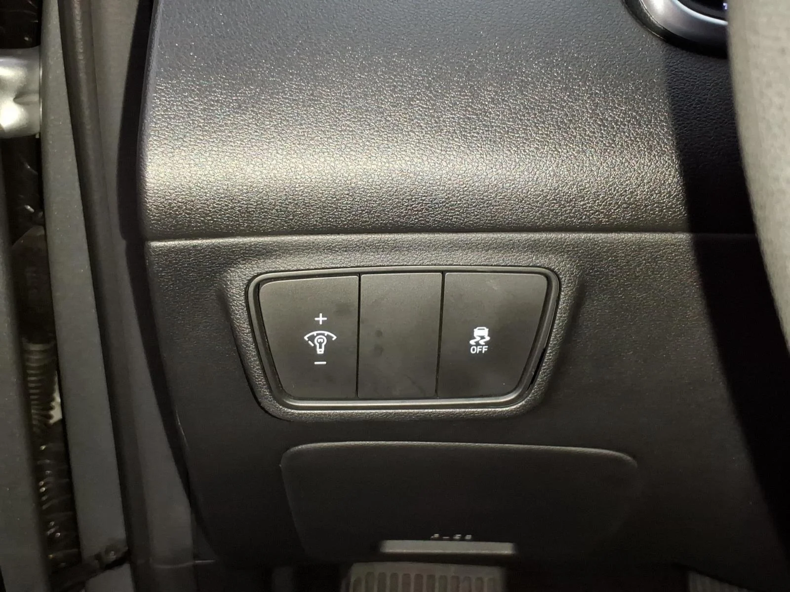 Used 2022 Shimmering Silver Hyundai SE image 14