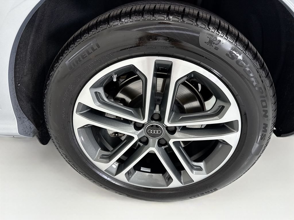 Used 2025 Florett Silver Metallic Audi 2.0T Prestige image 30
