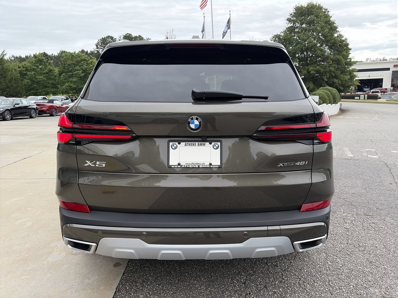 New 2026 Manhattan Green Metallic BMW xDrive40i image 12