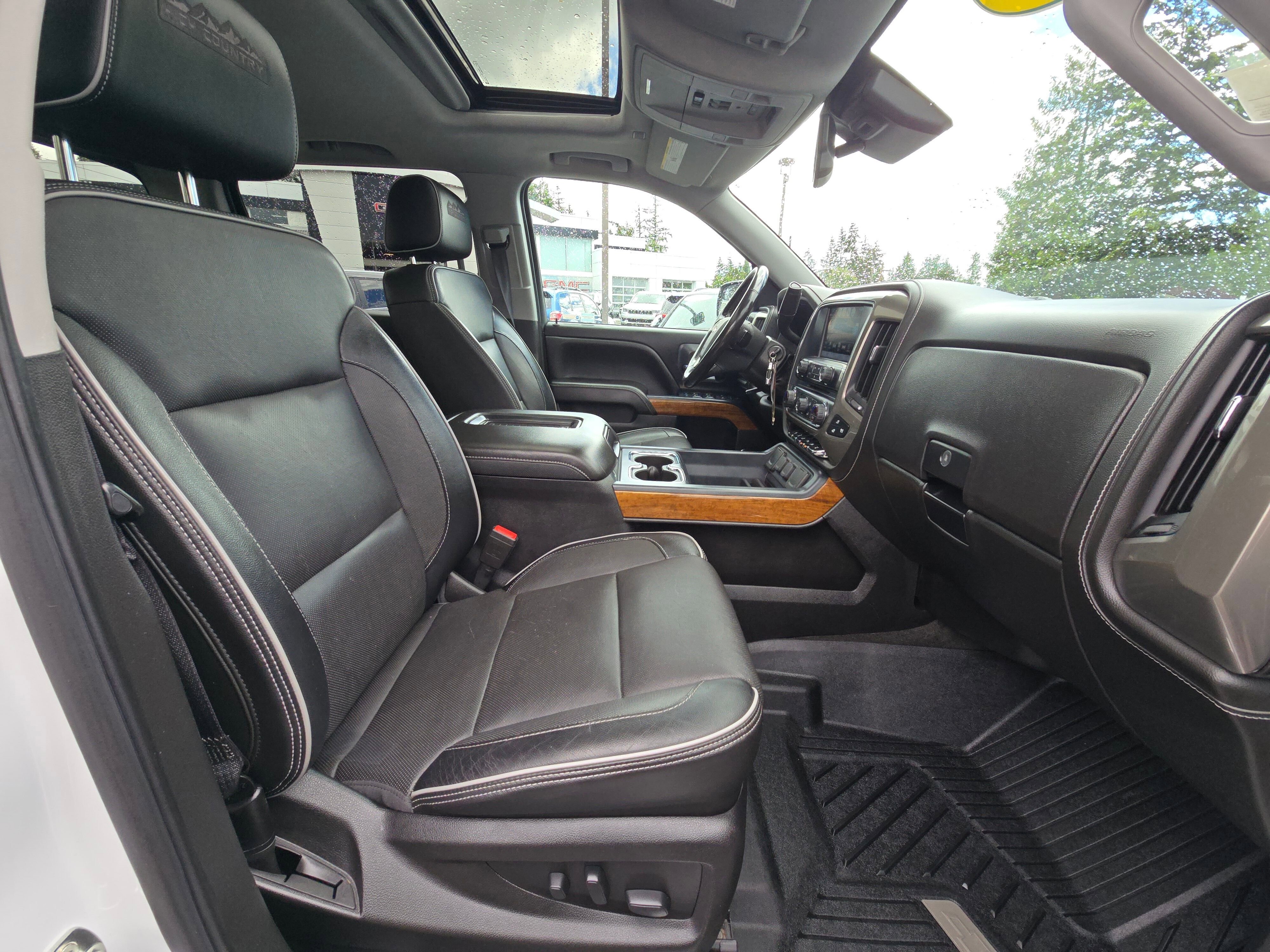 Used 2018 IRIDESCENT PEARL TRICOAT Chevrolet High Country image 11