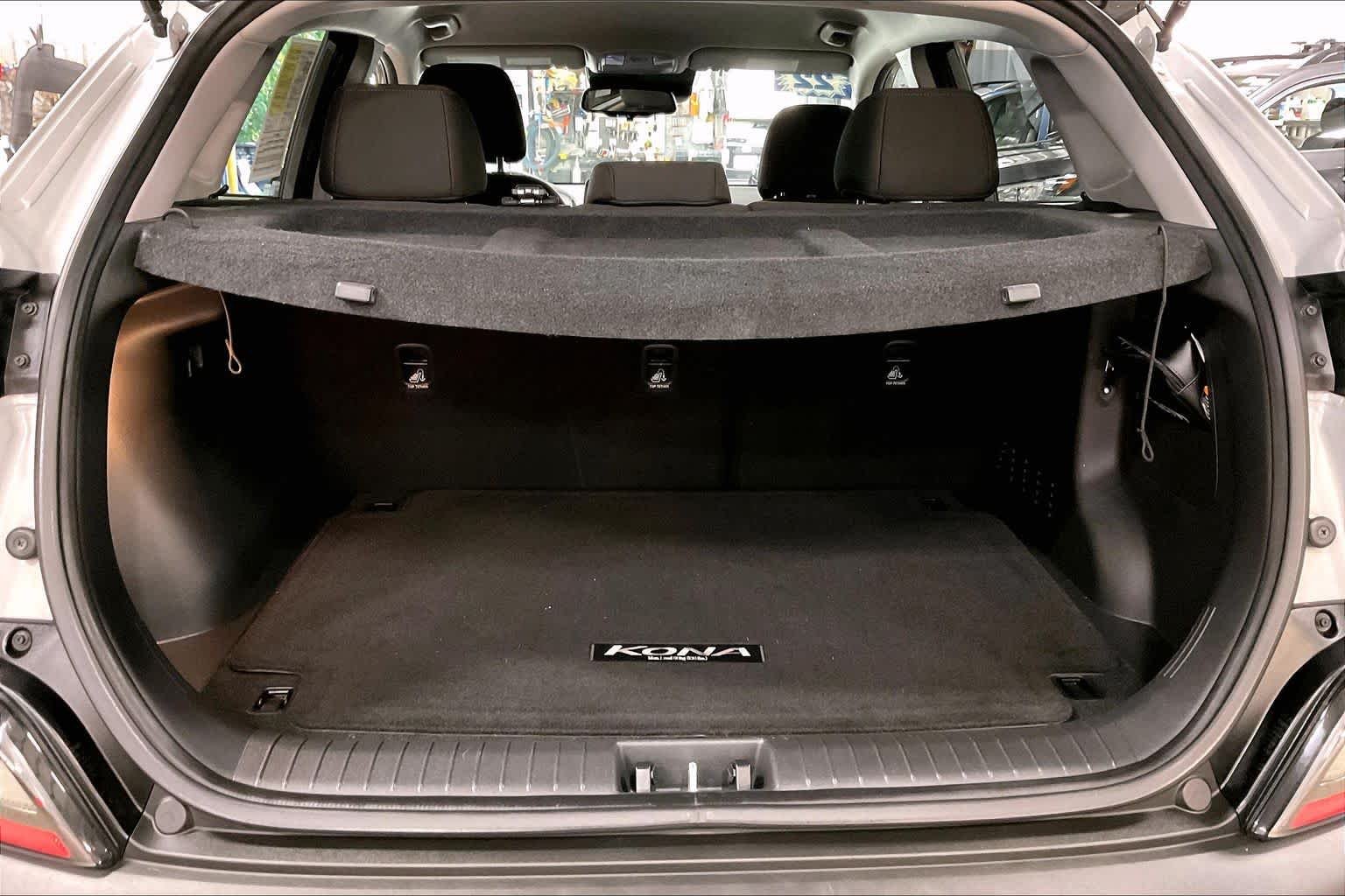 Used 2022 Cyber Silver w/Black Roof Hyundai SEL image 33