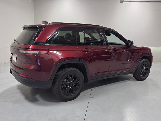 Used 2025 Red Jeep Altitude image 14