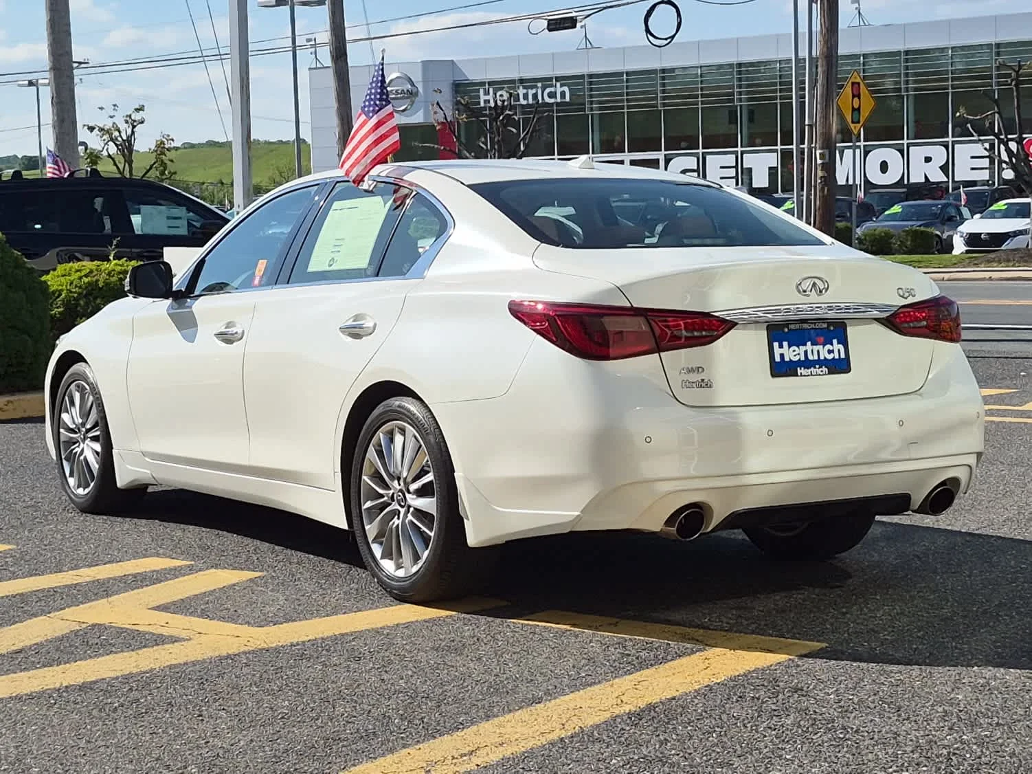 Used 2023 Majestic White INFINITI LUXE image 4