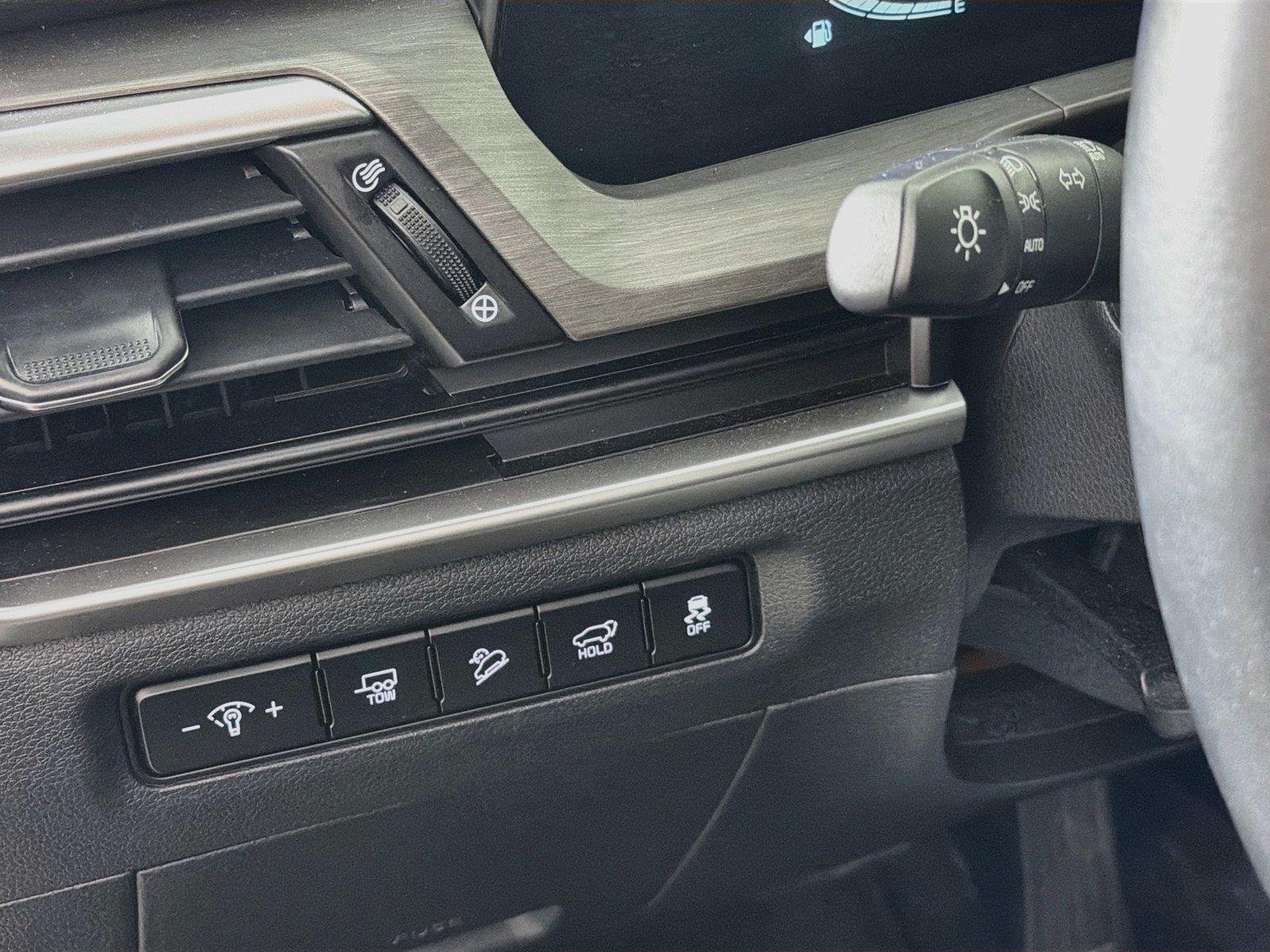 Used 2025  Kia EX X-Line image 17