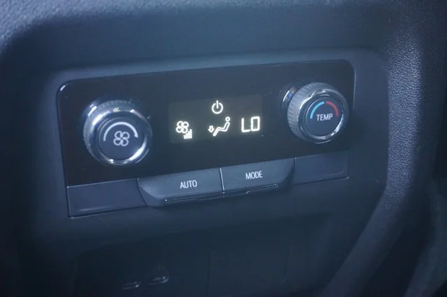 Used 2026 WHITE Chevrolet FWD LT image 23
