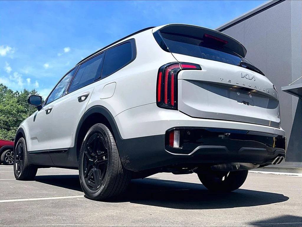 Used 2024 Gray Kia EX X-Line image 5