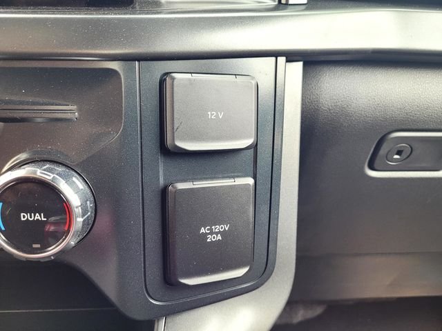 Used 2025  Ford Tremor image 17