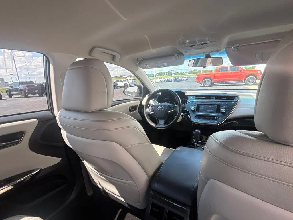Used 2015 Gray Toyota XLE image 27