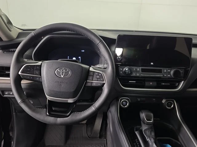 Used 2025 Midnight Black Metallic Toyota Platinum image 9