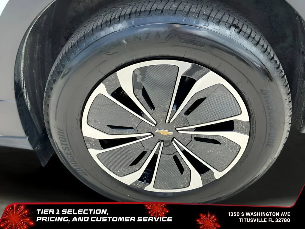 Used 2025 Summit White Chevrolet LT image 42