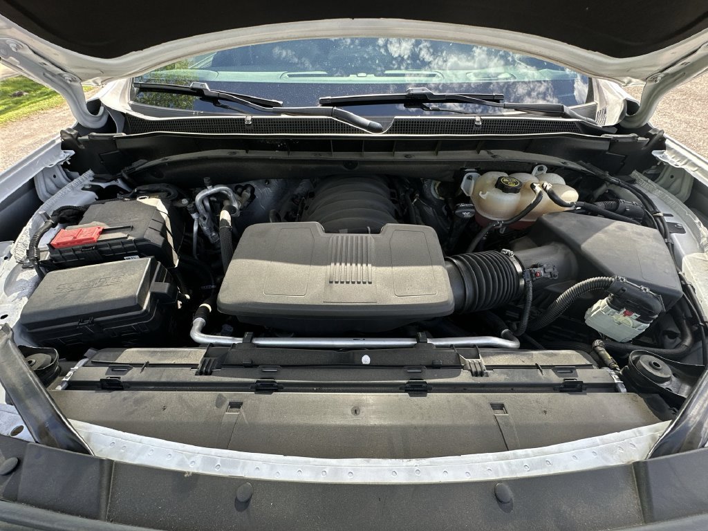 Used 2023 White Chevrolet Z71 image 27