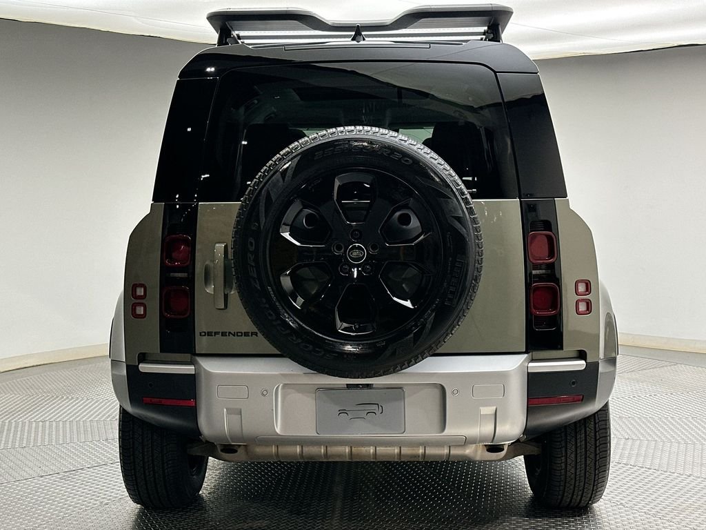 Used 2025 Pangea Green Metallic Land Rover S image 12