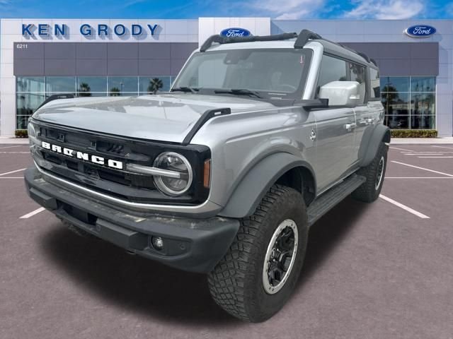 Used 2023 Silver Ford Outer Banks image 4