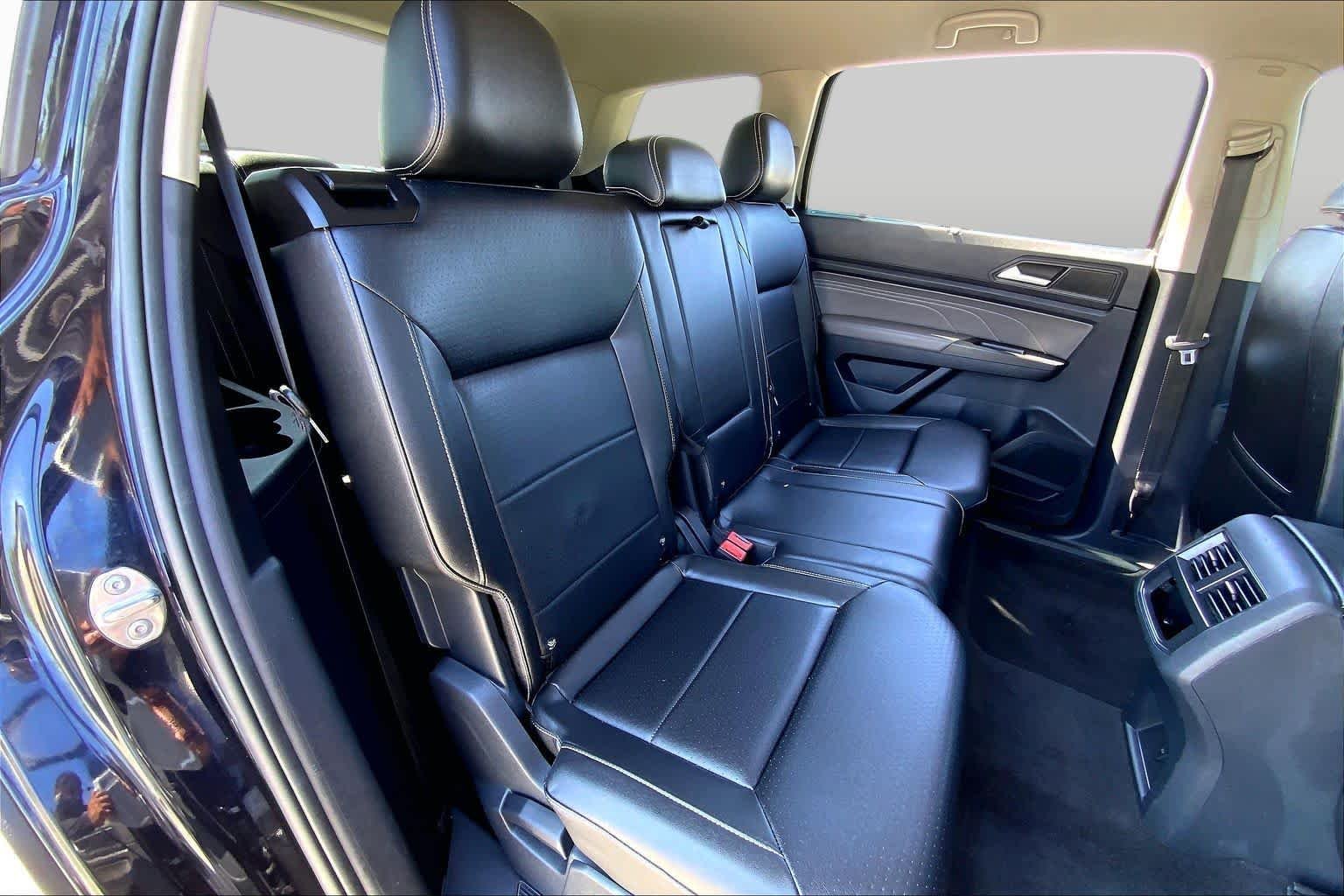 Used 2022 DEEP BLACK PEARL EFFECT Volkswagen 2.0T SE image 19