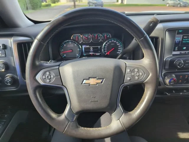 Used 2016 SILVER ICE METALLIC Chevrolet LT image 18