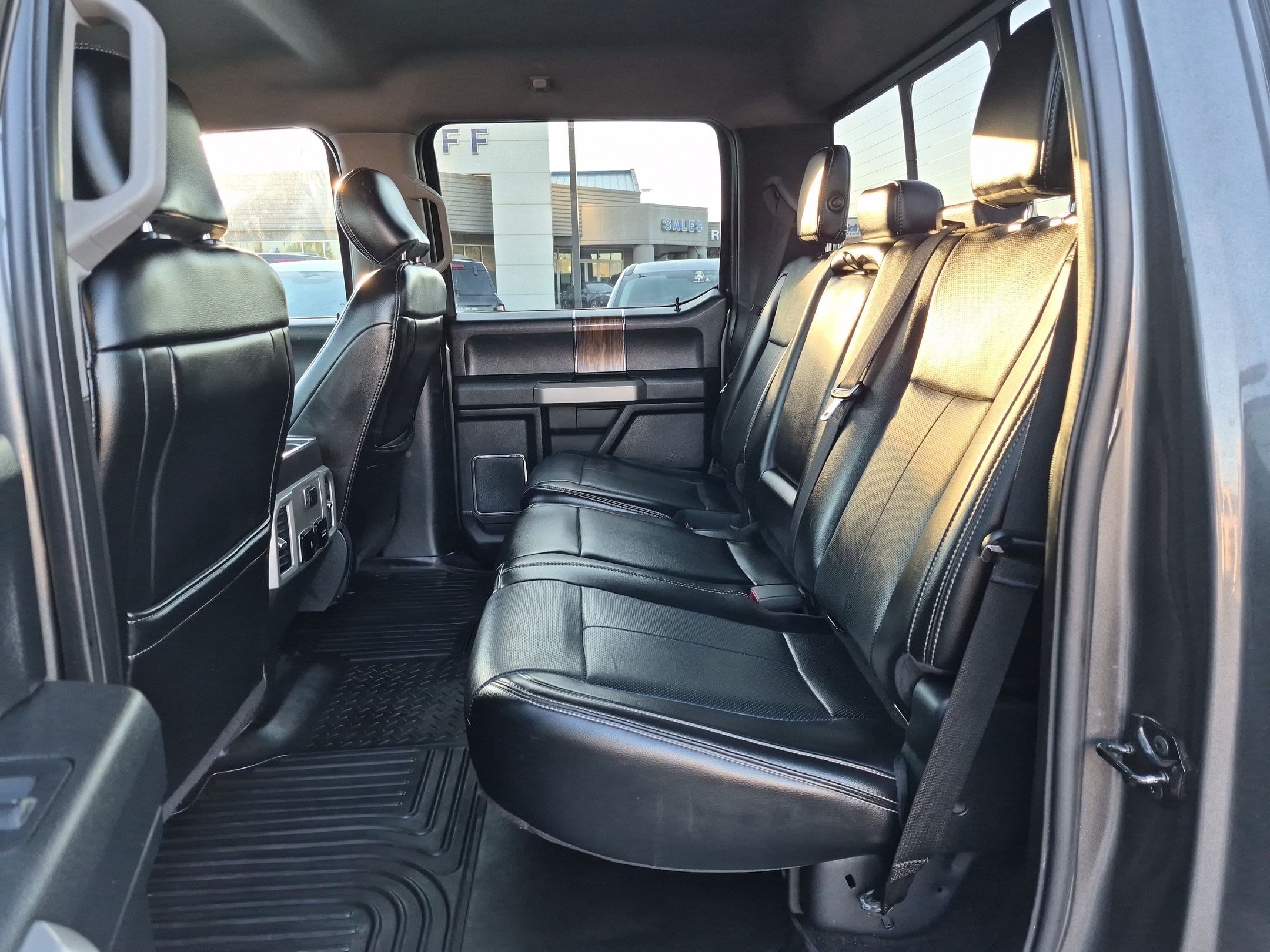 Used 2018 Magnetic Ford LARIAT image 27