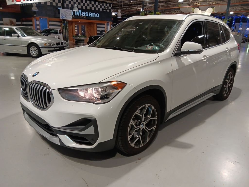 Used 2021 White BMW xDrive28i image 1