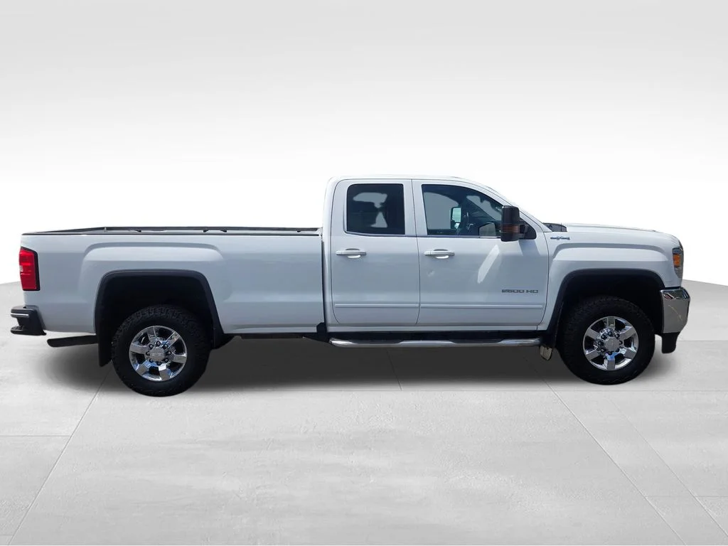 Used 2018 White GMC SLE image 3