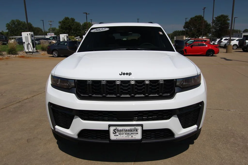 New 2027 Bright White Clear-Coat Paint Jeep Laredo Altitude image 2