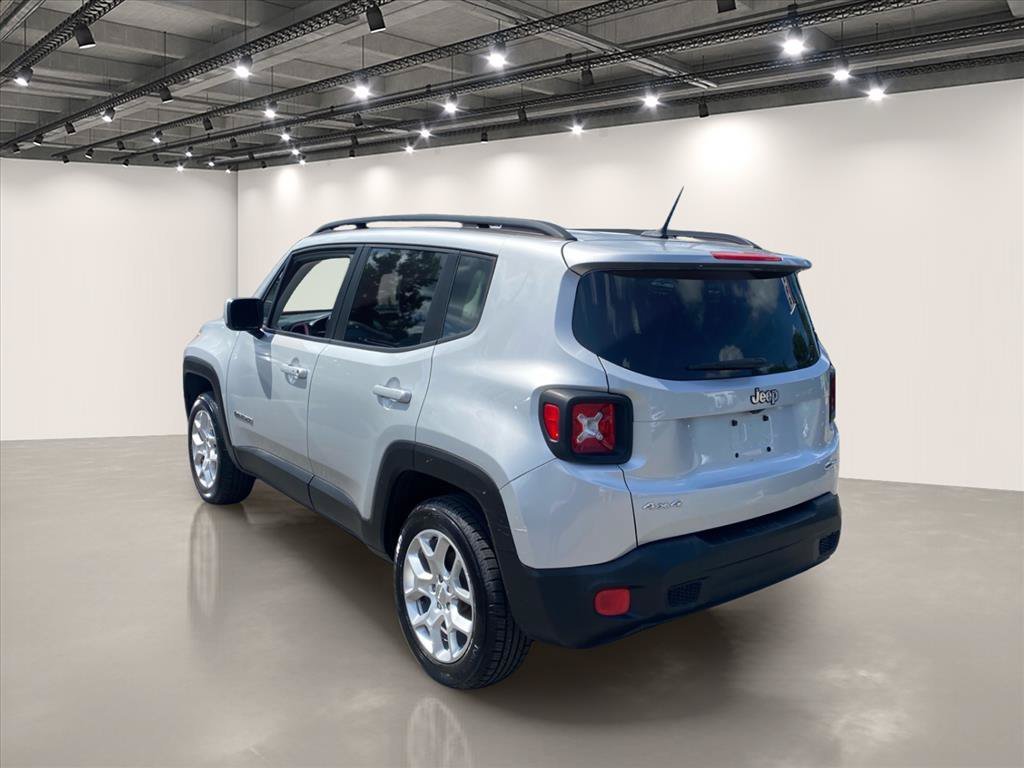 Used 2017 Glacier Metallic Jeep Latitude image 5