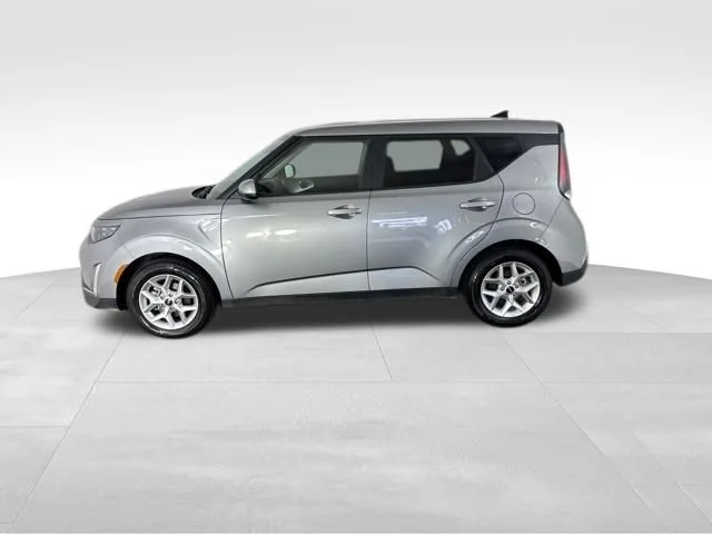 Used 2025  Kia LX image 10