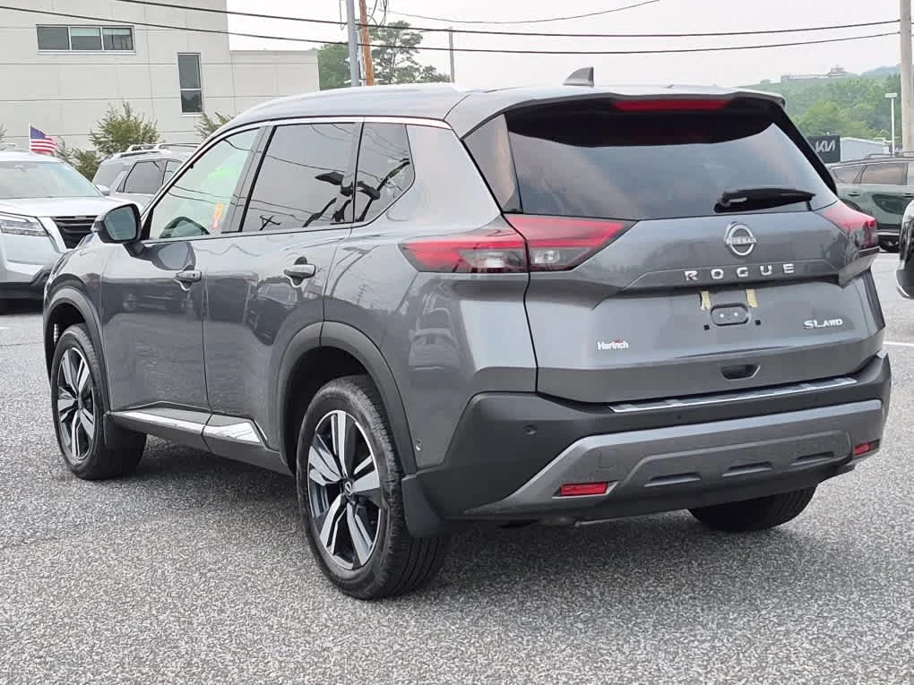 Used 2023 Gun Metallic Nissan SL image 4