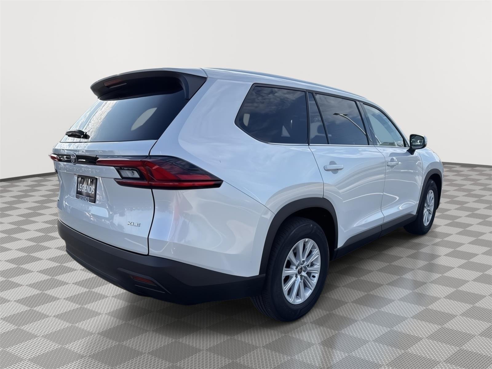 New 2026 Wind Chill Pearl <sup>1</sup> Toyota  XLE image 5