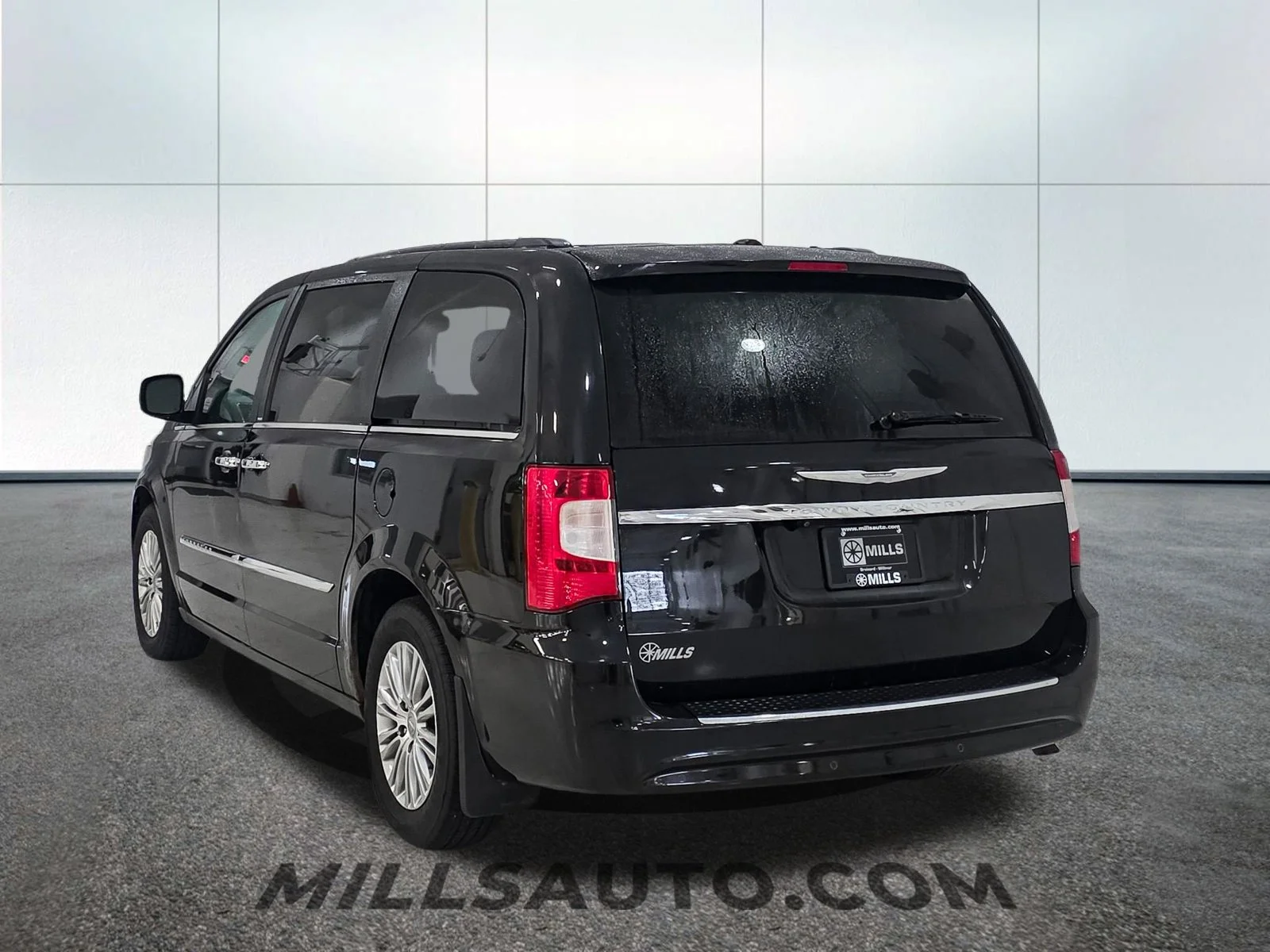 Used 2013 Black Chrysler Touring-L image 5