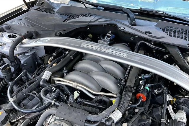 Used 2019 Silver Ford GT Premium image 34