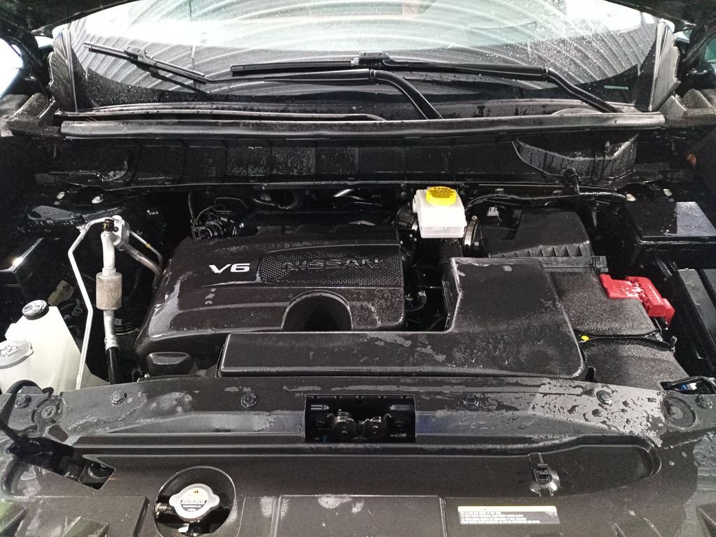 Used 2022 Black Nissan Platinum image 28