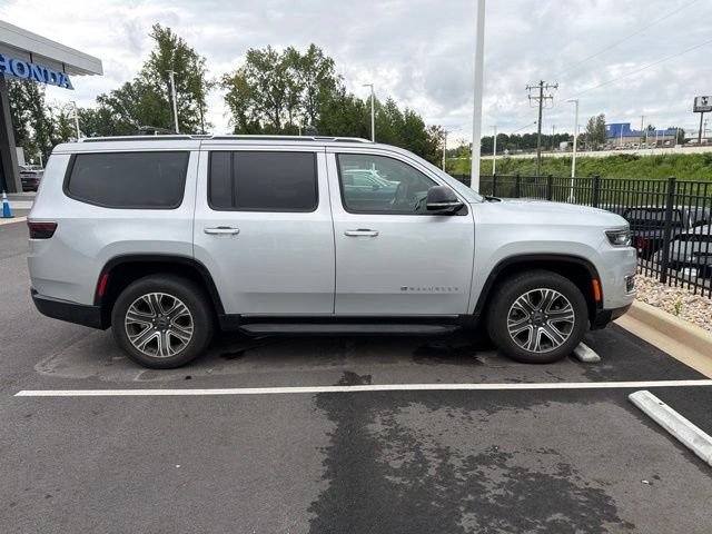 Used 2025 Silver Jeep Base image 6
